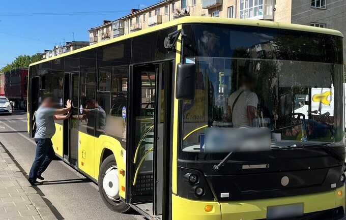 Львівський суд закрив справу щодо водія автобуса, який збив дитину на переході