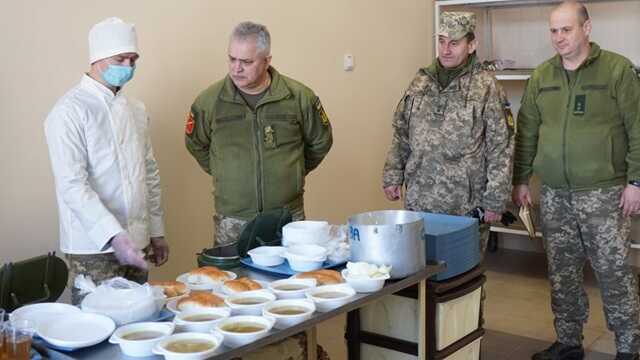 У Миколаєві начальницю військової їдальні притягнули до відповідальності за необґрунтоване списання харчів на суму 2,65 мільйона гривень