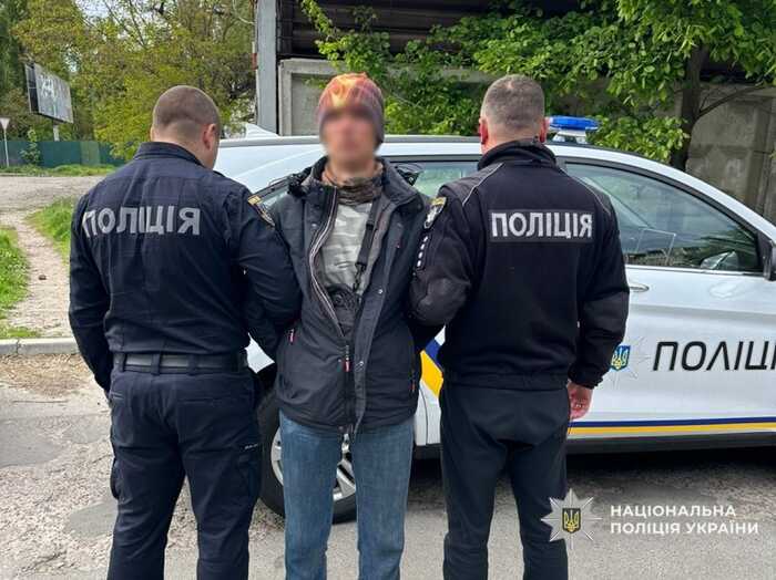У Чернігові затримали чоловіка, який погрожував ножем співробітникам ТЦК