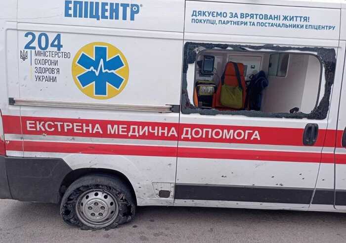 Росіяни атакували швидку на Херсонщині, постраждали медики