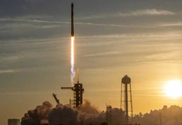 SpaceX запустила на МКС ракету з чотирма астронавтами
