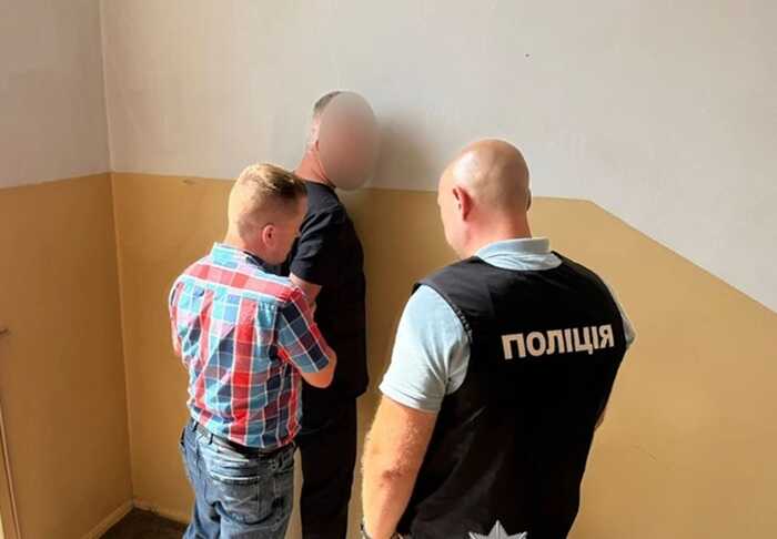 У Тернополі затримали лікаря, який вимагав 5 тисяч доларів хабаря у пацієнтки за встановлення інвалідності