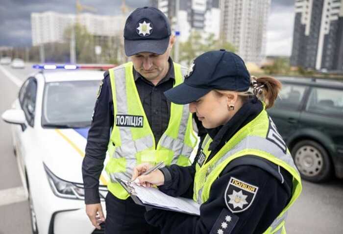 Мільйон на планшетах: Посадовець сервісного центру МВС купував техніку за "своїми" цінами