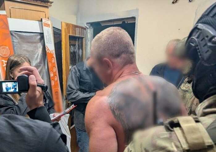 Понад 150 обшуків: поліція влаштувала спецоперацію через втечу ухилянтів за кордон
