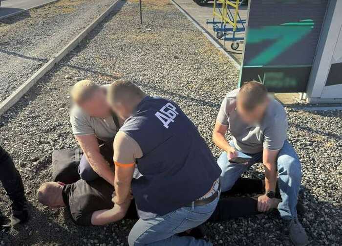 На Закарпатті викрили схему втечі ухилянтів до Словаччини, організовану місцевим правоохоронцем