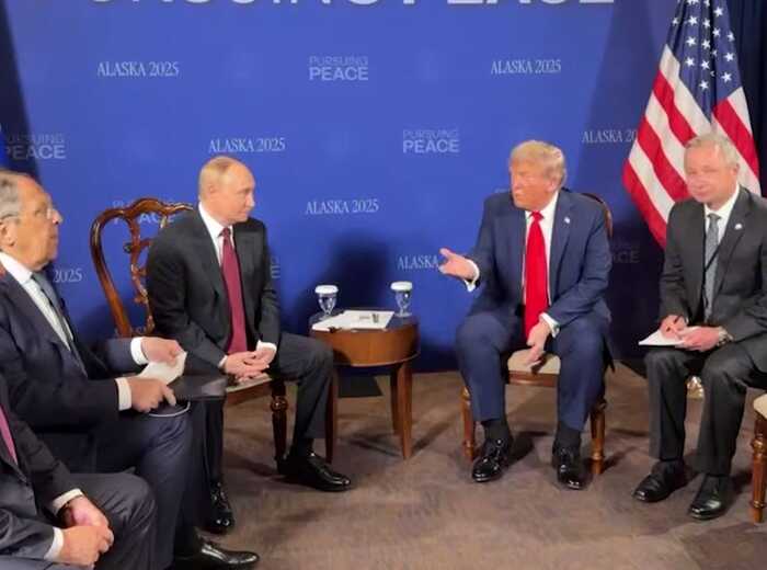 Кремль показав зустріч Трампа і Путіна без звуку