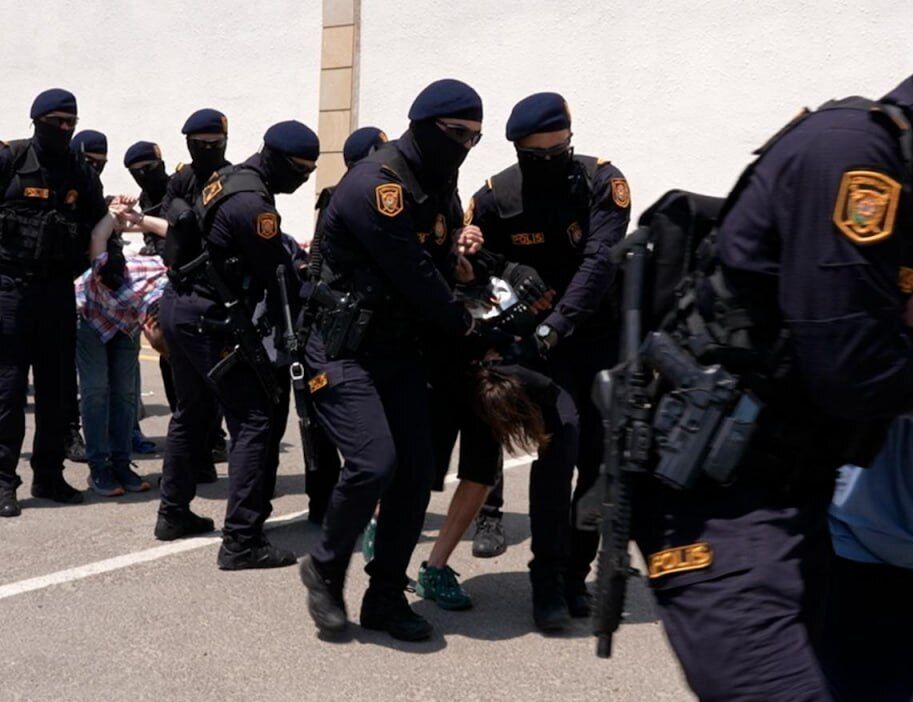 В Азербайджані затримали чергову групу росіян: цього разу у справі про наркотики. Відео